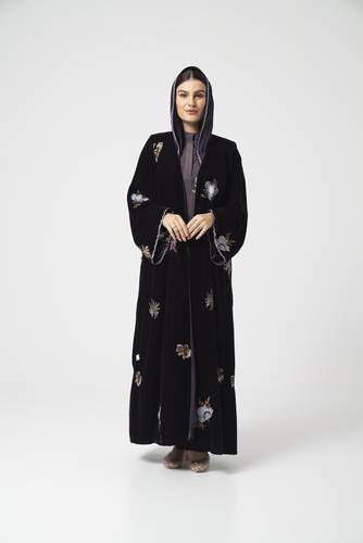 عباية مخمل باللون الموف - K539