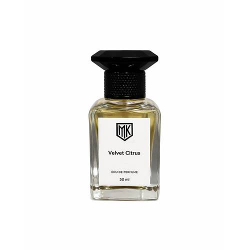 عطر مشرق ومنعش مع دفء خفيف