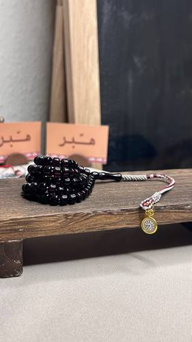 نواعم حرباء بـ ساعة كلاسيكية