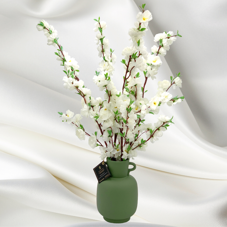 White  Vase (صناعي)