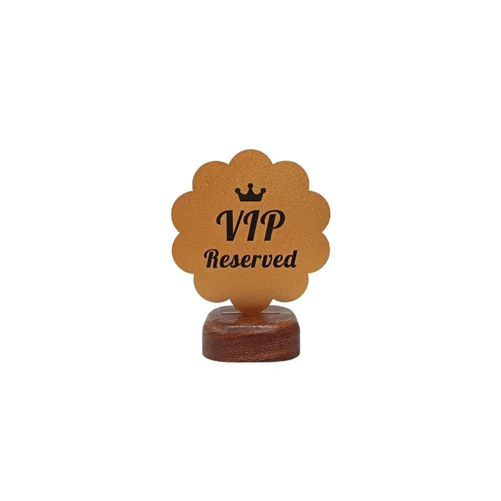استاند حجز طاولة ذهبي VIP