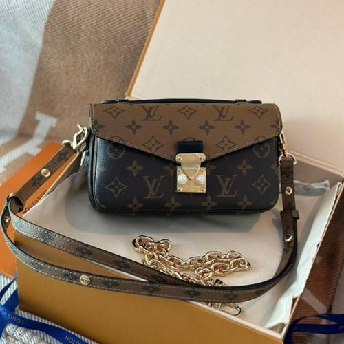 حقيبة pochette metis من لويس فيتون
