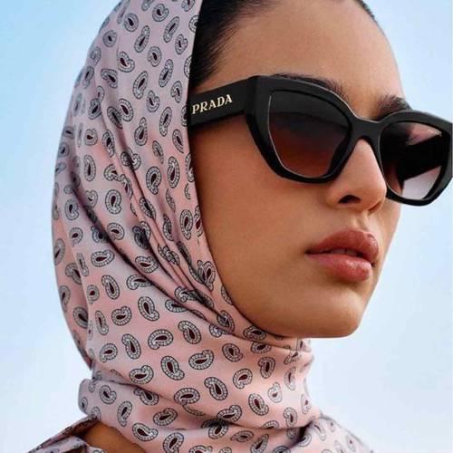 نظارة برادا نسائية بإطار مربع 
