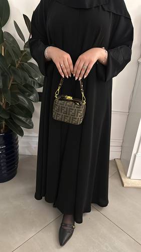 ليان اسود