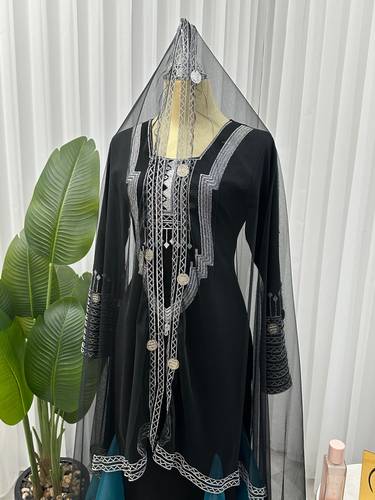 جلابيه عسيريه مع الطرحه  - اسود - 3XL