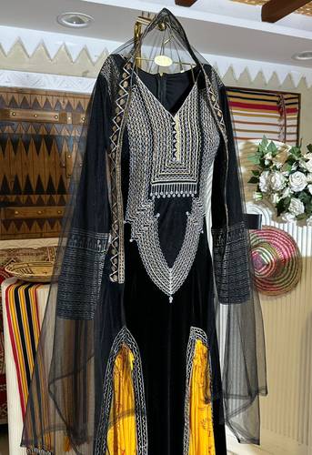 جلابيه نهى نبيل  - اسود - S