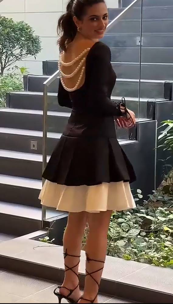 فستان قصير مزين بلول اسود 