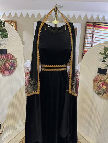 جلابيه تراثيه مع بشت  - اسود - S