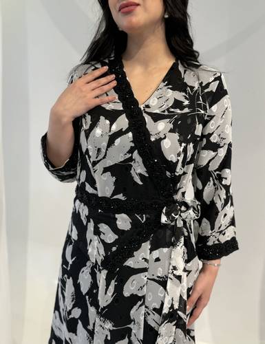فستان Gumanize شيفون جاكار أسود وأبيض بقصّة لف مع شك يدوي ناعم