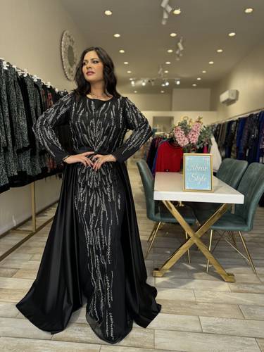 فستان سهره فاخر حرير على تفته ماركة  BALARINA  لون اسود 