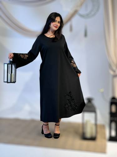 فستان  أسود أنيق بتطريز ناعم على الأكمام والأطراف CN-G 