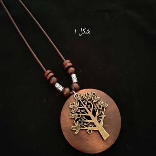 قلادة من الخشب العتيق مع اشكال الاكسسوارات الفاخرة