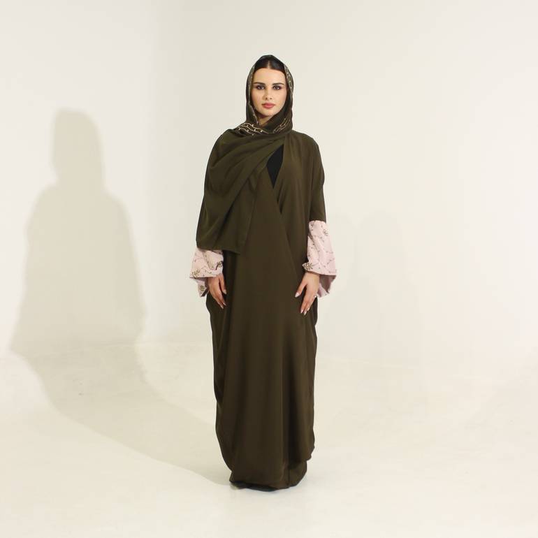 كريب زيتوني مع أكمام مطرزه