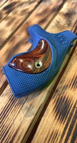 S&amp;W J Round FALCONIA® Blue Grip with Super Rosewood Insert   - SJR-FB05 - 