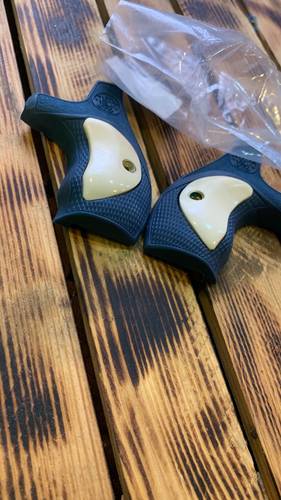   S&amp;W J Round FALCONIA® Blue Grip with Bonded Ivory Insert - SJR-FB01 