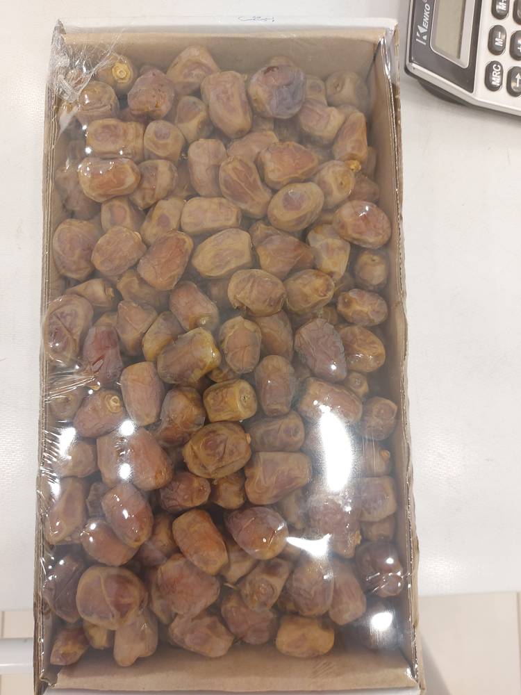 تمر بيض( 1كليو)