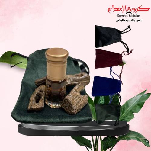بكج  4 دهن العود مع 3 كسرات عود طبيعي في بيت مخملي فاخر