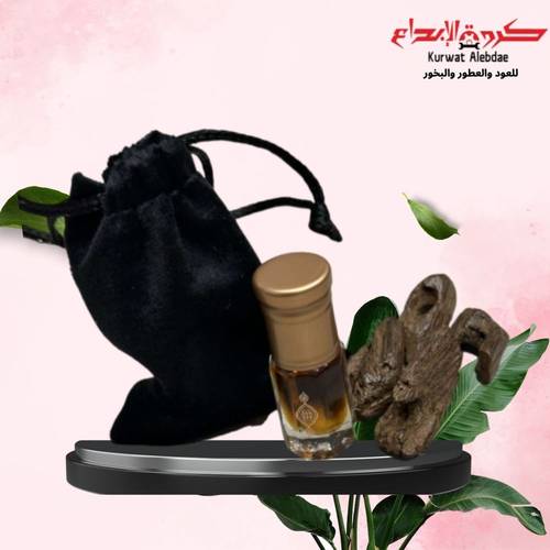 1 دهن العود مع 3 كسرات عود طبيعي في بيت مخملي فاخر