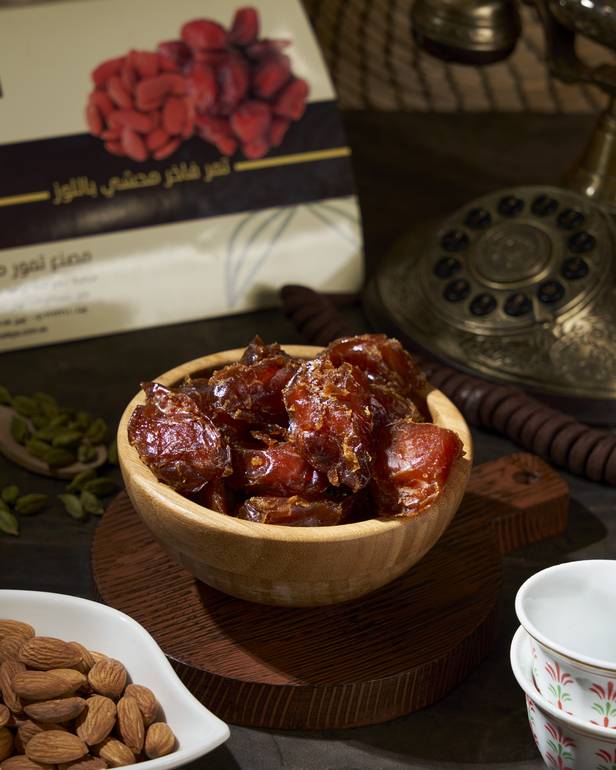 DATES WITH ALMOND