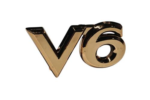 ع كتابة V6 صغير ذهبي