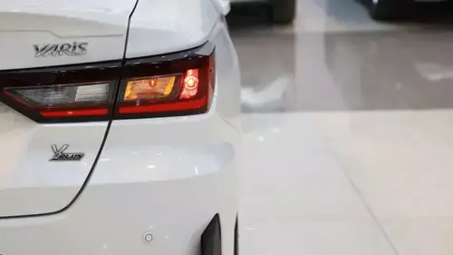 غطاء اسطب شنطه يمين يارس 2023 ( اصلي )