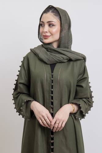 عباية لنن طبيعي مع شغل هاند ميد على كامل العباية وكامل اليد مع طرحه كروهات