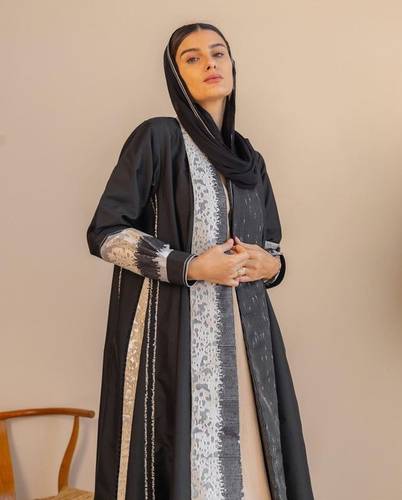 عباية تفته مع شك وتطريز