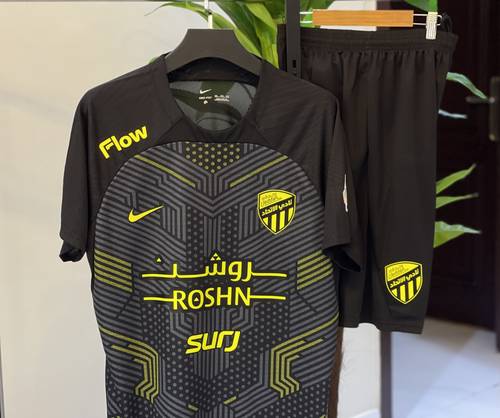 طقم الأسود 24/25 