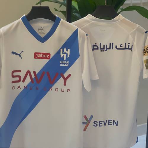 الطقم الابيض للزعيم 