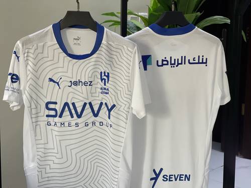 تشيرت الأبيض 24-25 للزعيم 