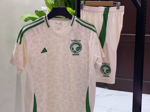 طقم منتخب سعودي 