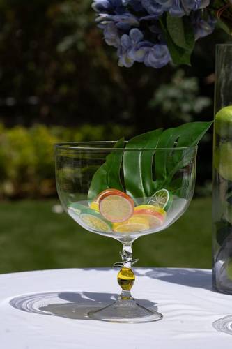 Big fruit bowl holder with yellow lemon handle