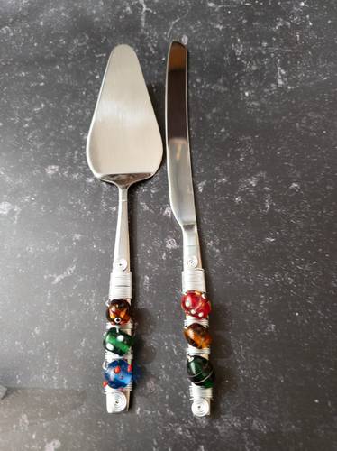 Set of cake server with colored stones