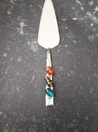 Cale server with colored stones