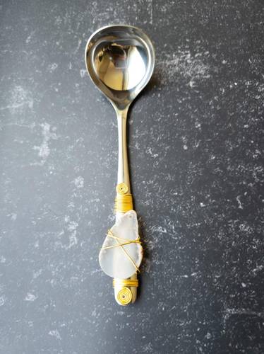 Sauce laddle with agate