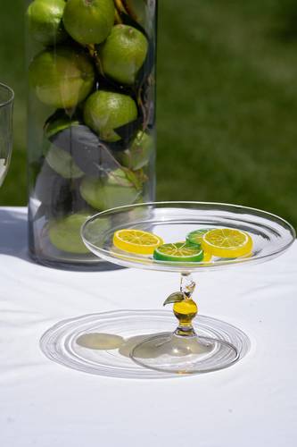 Small fruit vase holder with yellow lemon handle
