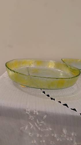 Round flat platter yellow with ceramic leg  35 cm