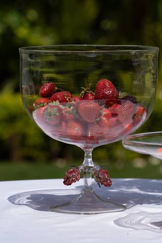 Two small red handle  big bowl