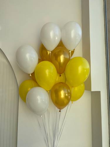 15 gold, white and yellow helium balloons