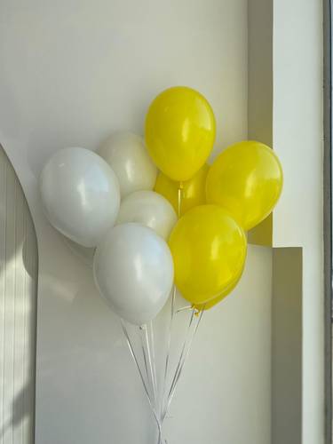 بالونات هيليوم صفراء وبيضاء  عدد10 بالونات 