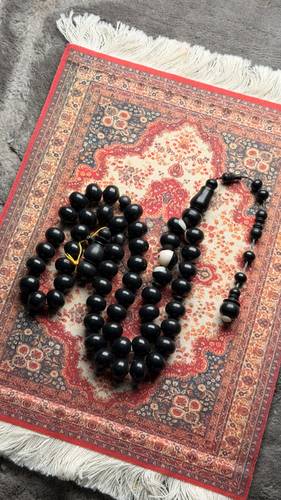 بلياردو ذروي أسود مع اسبيرات