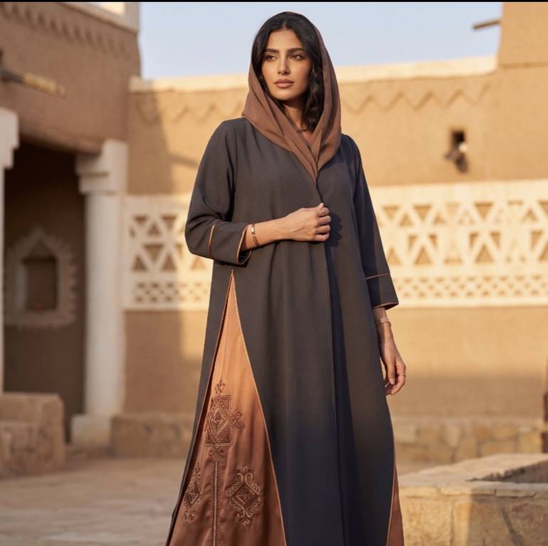عباية مطرزه مع طرحه