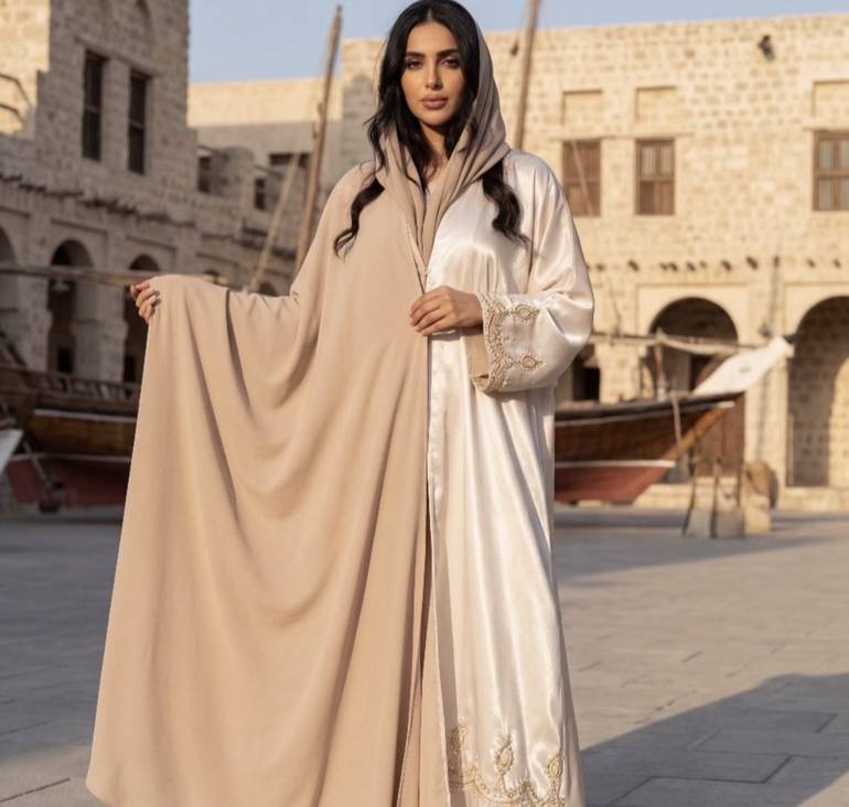 عباية مطرزه مع طرحه