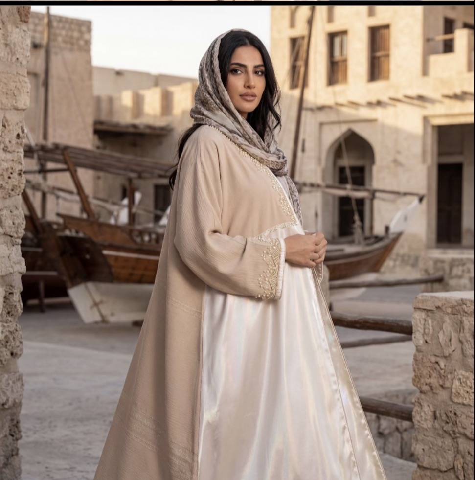 عباية مطرزه مع طرحه