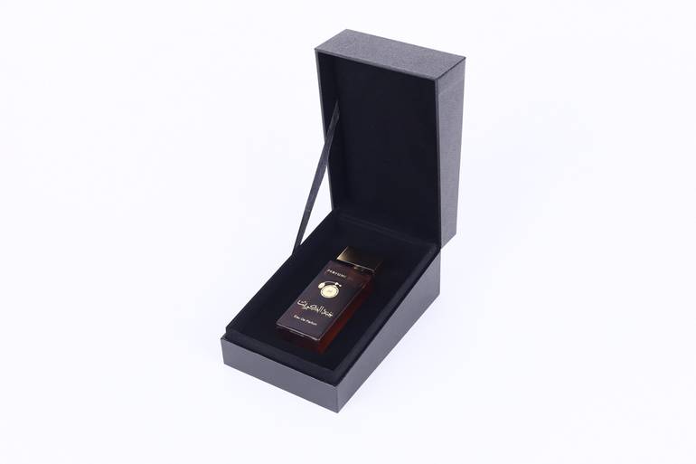 عطر خنة الكويت (تم تغير الزجاجه لشكل جديد + تصل من غير كرتون )