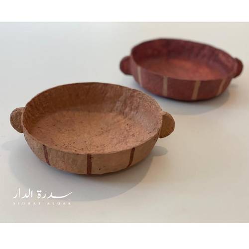 صحن دائري صغير معاد تدويره بمسكة