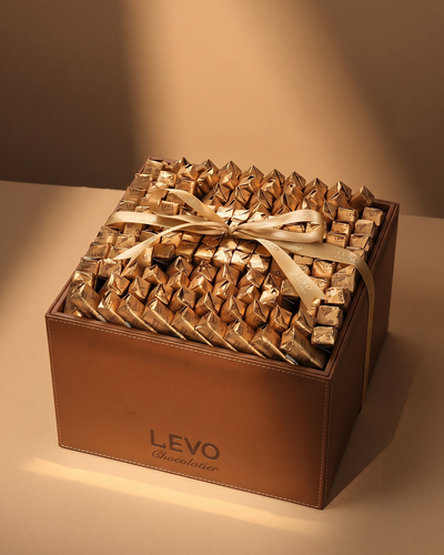 Square brown crepe dentelle basket