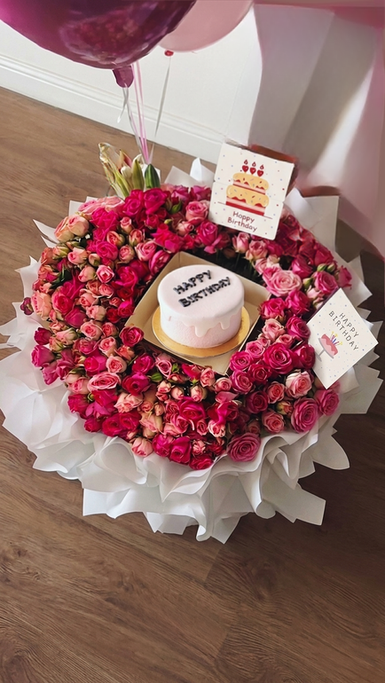 باقه كيك وورد عيد ميلاد بيبي روز