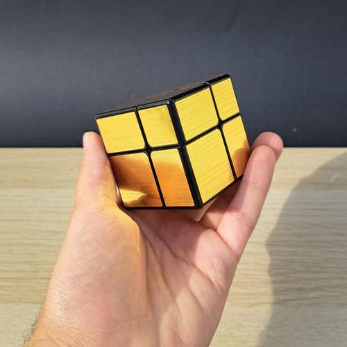 مكعب 2×2 ذهبي