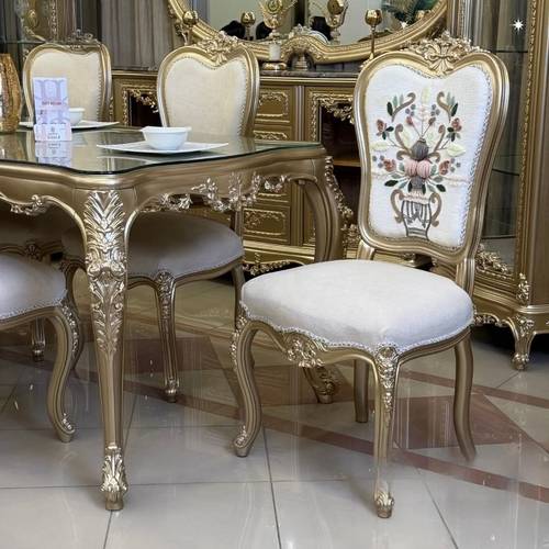 طاولة طعام كلاسيك 